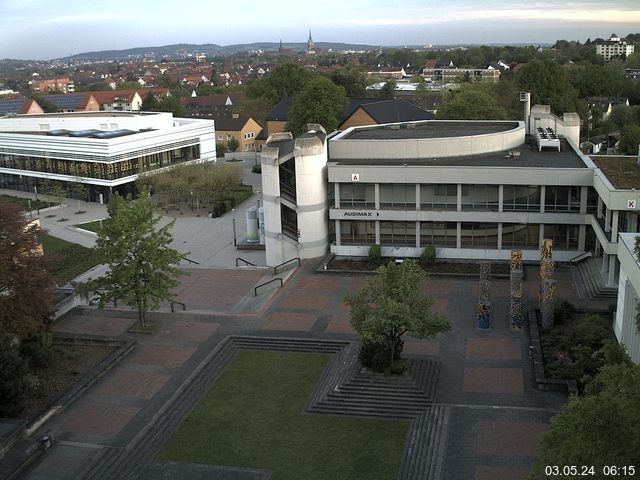 Foto der Webcam: Verwaltungsgebäude, Innenhof mit Audimax, Hörsaal-Gebäude 1