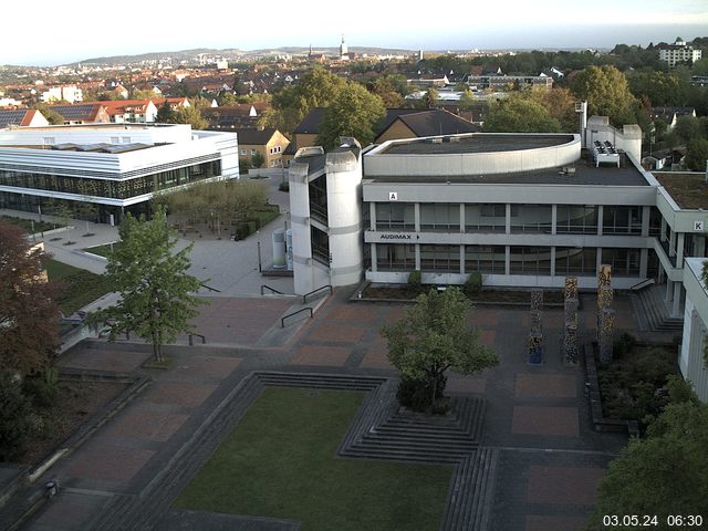 Foto der Webcam: Verwaltungsgebäude, Innenhof mit Audimax, Hörsaal-Gebäude 1