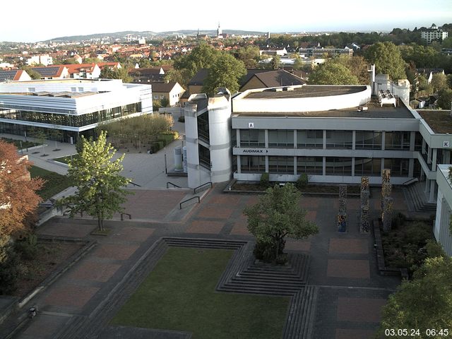 Foto der Webcam: Verwaltungsgebäude, Innenhof mit Audimax, Hörsaal-Gebäude 1