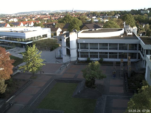 Foto der Webcam: Verwaltungsgebäude, Innenhof mit Audimax, Hörsaal-Gebäude 1