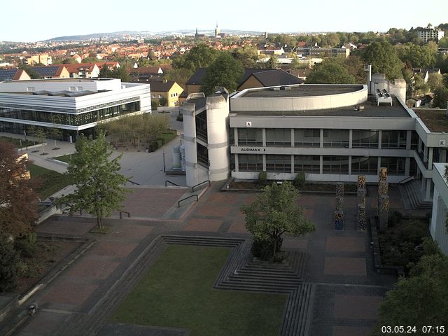 Foto der Webcam: Verwaltungsgebäude, Innenhof mit Audimax, Hörsaal-Gebäude 1