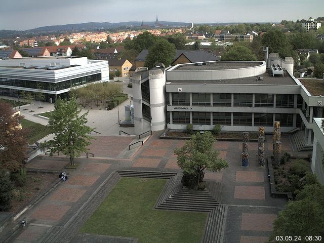 Foto der Webcam: Verwaltungsgebäude, Innenhof mit Audimax, Hörsaal-Gebäude 1