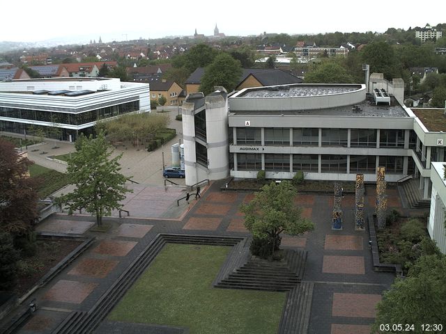 Foto der Webcam: Verwaltungsgebäude, Innenhof mit Audimax, Hörsaal-Gebäude 1