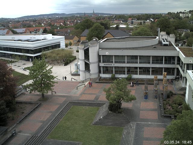 Foto der Webcam: Verwaltungsgebäude, Innenhof mit Audimax, Hörsaal-Gebäude 1