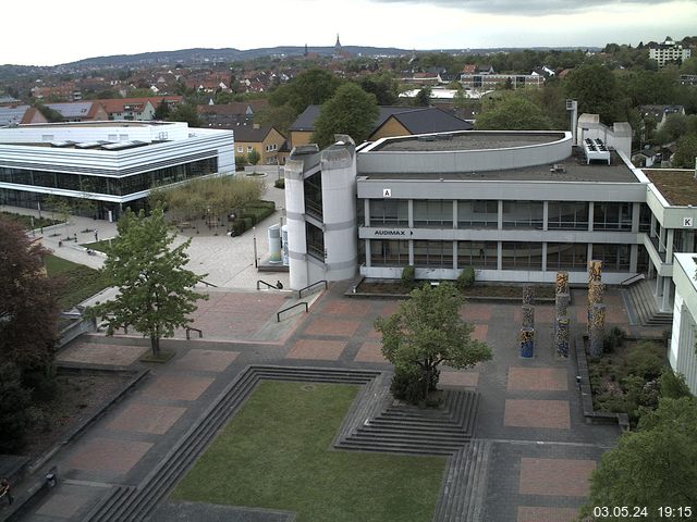 Foto der Webcam: Verwaltungsgebäude, Innenhof mit Audimax, Hörsaal-Gebäude 1