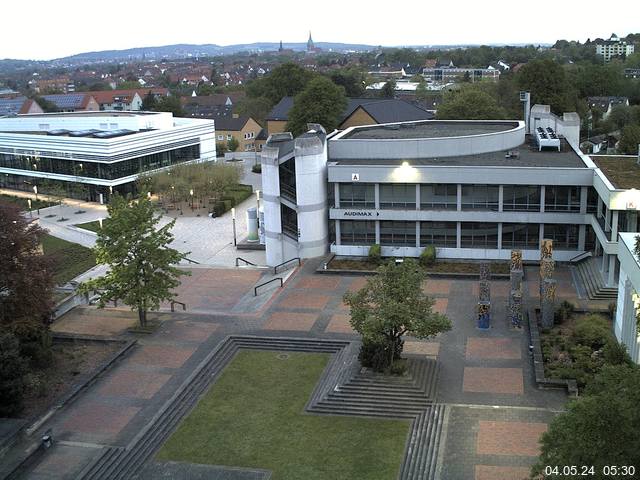 Foto der Webcam: Verwaltungsgebäude, Innenhof mit Audimax, Hörsaal-Gebäude 1