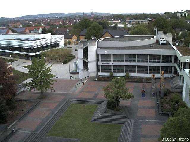 Foto der Webcam: Verwaltungsgebäude, Innenhof mit Audimax, Hörsaal-Gebäude 1