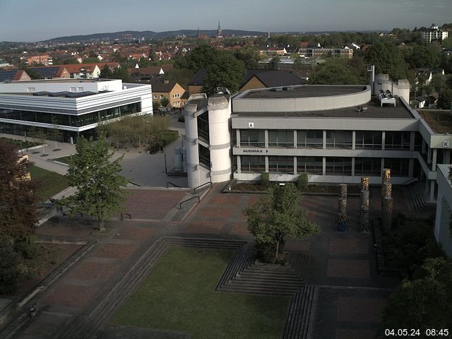 Foto der Webcam: Verwaltungsgebäude, Innenhof mit Audimax, Hörsaal-Gebäude 1