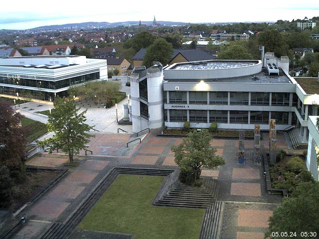 Foto der Webcam: Verwaltungsgebäude, Innenhof mit Audimax, Hörsaal-Gebäude 1