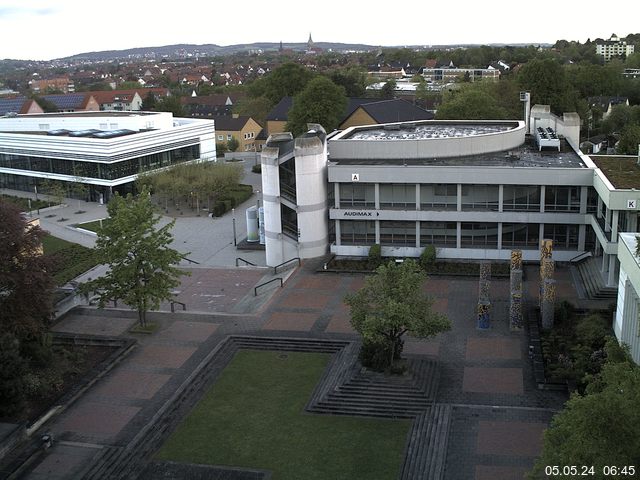 Foto der Webcam: Verwaltungsgebäude, Innenhof mit Audimax, Hörsaal-Gebäude 1