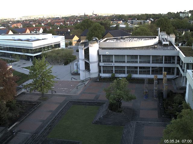 Foto der Webcam: Verwaltungsgebäude, Innenhof mit Audimax, Hörsaal-Gebäude 1