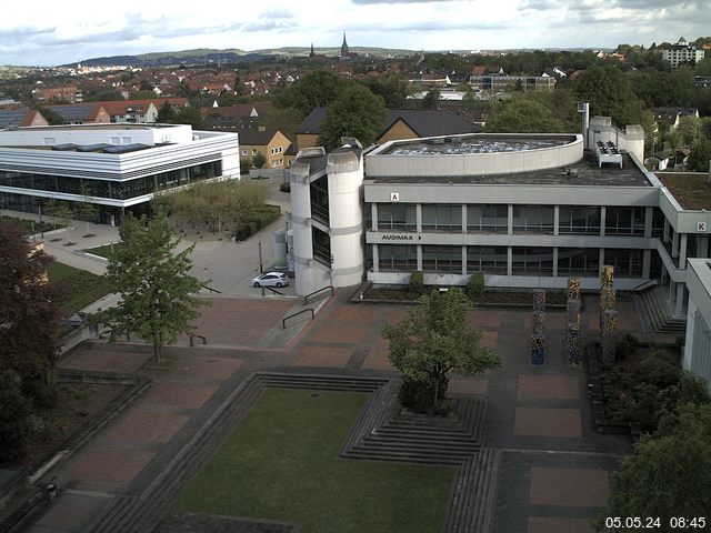 Foto der Webcam: Verwaltungsgebäude, Innenhof mit Audimax, Hörsaal-Gebäude 1