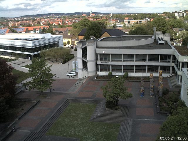 Foto der Webcam: Verwaltungsgebäude, Innenhof mit Audimax, Hörsaal-Gebäude 1