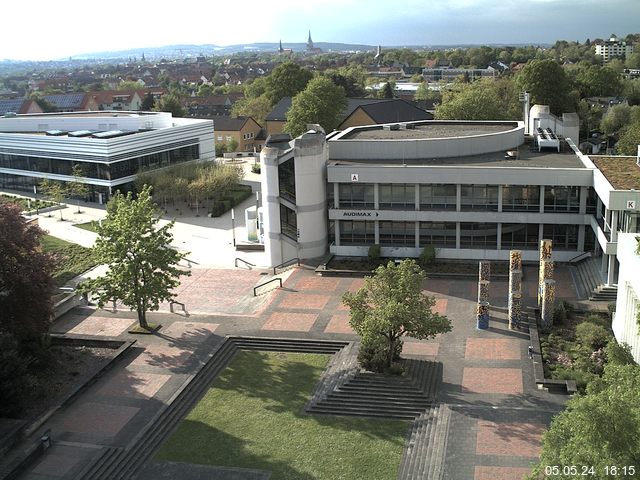 Foto der Webcam: Verwaltungsgebäude, Innenhof mit Audimax, Hörsaal-Gebäude 1