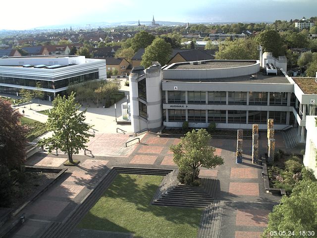 Foto der Webcam: Verwaltungsgebäude, Innenhof mit Audimax, Hörsaal-Gebäude 1