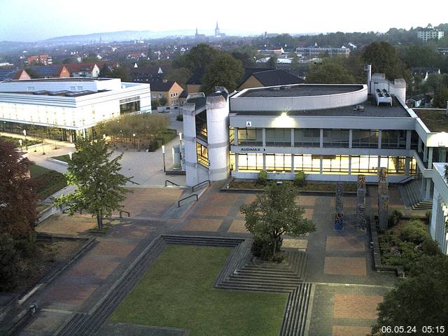 Foto der Webcam: Verwaltungsgebäude, Innenhof mit Audimax, Hörsaal-Gebäude 1