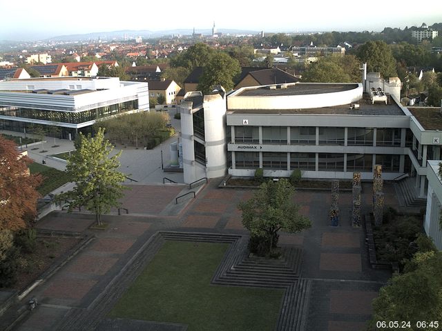 Foto der Webcam: Verwaltungsgebäude, Innenhof mit Audimax, Hörsaal-Gebäude 1