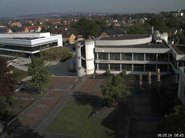 Foto der Webcam: Verwaltungsgebäude, Innenhof mit Audimax, Hörsaal-Gebäude 1