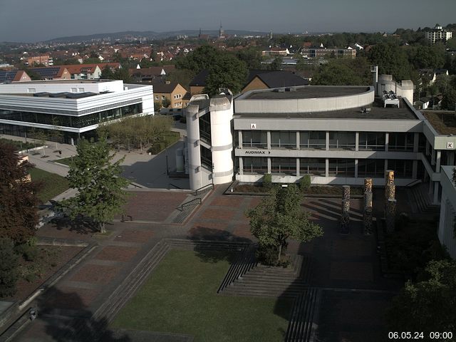 Foto der Webcam: Verwaltungsgebäude, Innenhof mit Audimax, Hörsaal-Gebäude 1