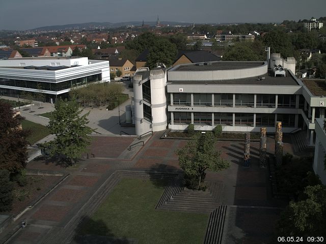 Foto der Webcam: Verwaltungsgebäude, Innenhof mit Audimax, Hörsaal-Gebäude 1