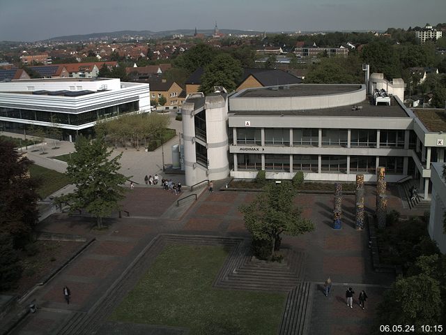 Foto der Webcam: Verwaltungsgebäude, Innenhof mit Audimax, Hörsaal-Gebäude 1