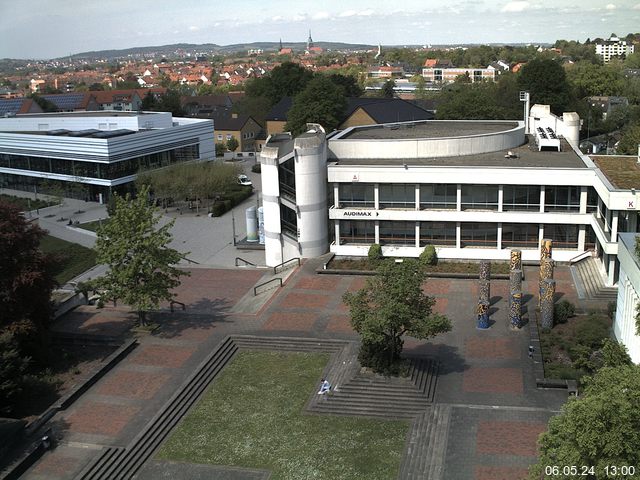 Foto der Webcam: Verwaltungsgebäude, Innenhof mit Audimax, Hörsaal-Gebäude 1