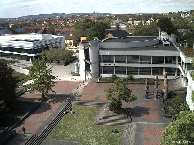 Foto der Webcam: Verwaltungsgebäude, Innenhof mit Audimax, Hörsaal-Gebäude 1