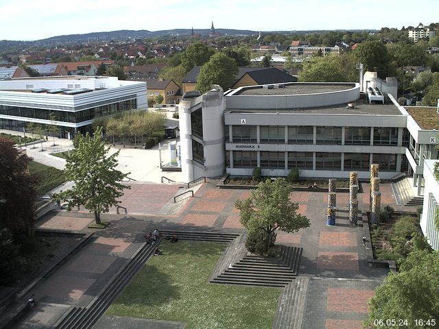 Foto der Webcam: Verwaltungsgebäude, Innenhof mit Audimax, Hörsaal-Gebäude 1