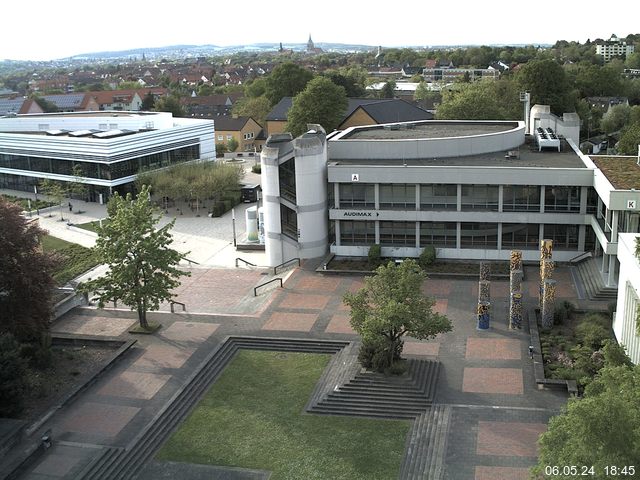 Foto der Webcam: Verwaltungsgebäude, Innenhof mit Audimax, Hörsaal-Gebäude 1