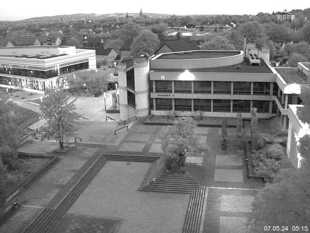 Foto der Webcam: Verwaltungsgebäude, Innenhof mit Audimax, Hörsaal-Gebäude 1