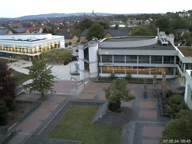 Foto der Webcam: Verwaltungsgebäude, Innenhof mit Audimax, Hörsaal-Gebäude 1