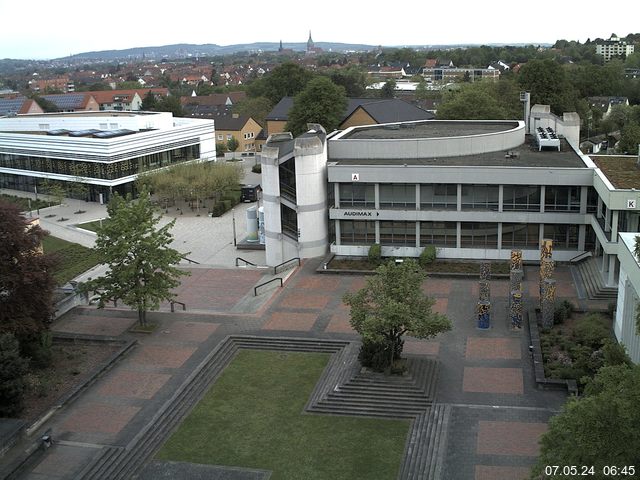 Foto der Webcam: Verwaltungsgebäude, Innenhof mit Audimax, Hörsaal-Gebäude 1