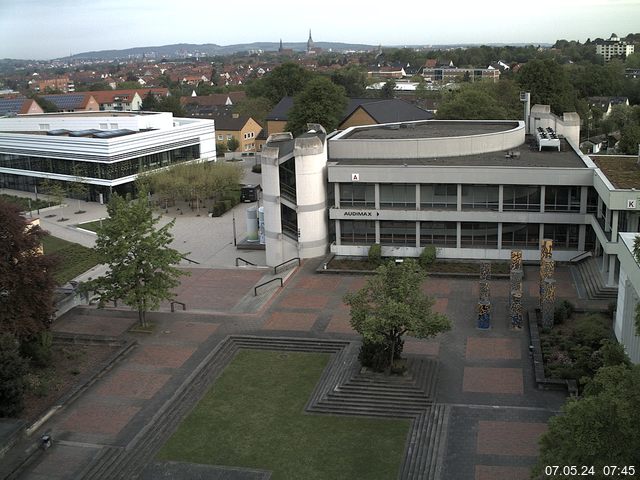 Foto der Webcam: Verwaltungsgebäude, Innenhof mit Audimax, Hörsaal-Gebäude 1