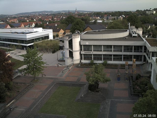 Foto der Webcam: Verwaltungsgebäude, Innenhof mit Audimax, Hörsaal-Gebäude 1