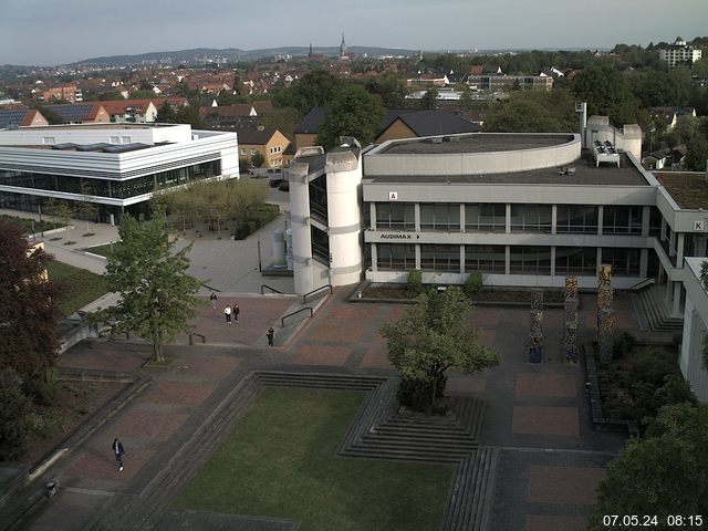 Foto der Webcam: Verwaltungsgebäude, Innenhof mit Audimax, Hörsaal-Gebäude 1