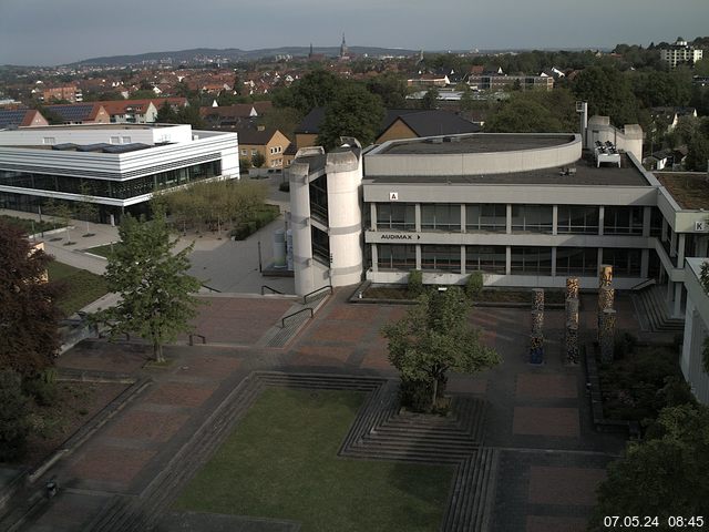 Foto der Webcam: Verwaltungsgebäude, Innenhof mit Audimax, Hörsaal-Gebäude 1