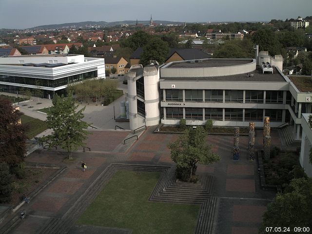 Foto der Webcam: Verwaltungsgebäude, Innenhof mit Audimax, Hörsaal-Gebäude 1