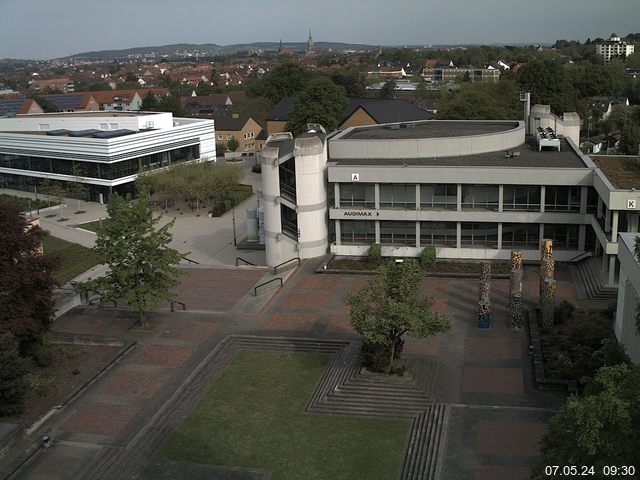 Foto der Webcam: Verwaltungsgebäude, Innenhof mit Audimax, Hörsaal-Gebäude 1