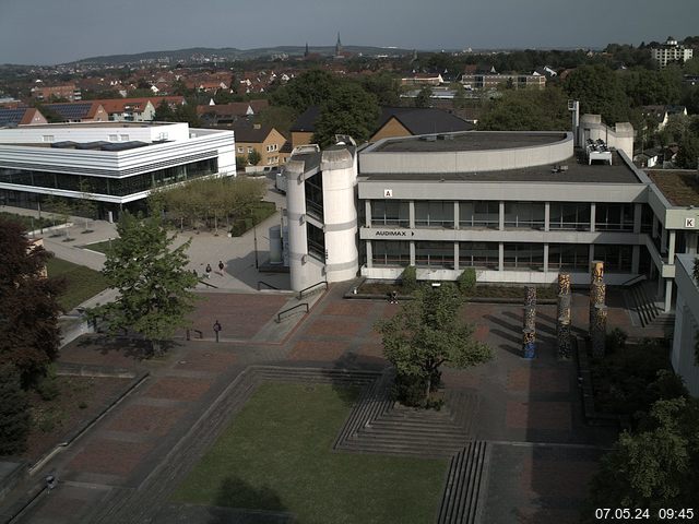 Foto der Webcam: Verwaltungsgebäude, Innenhof mit Audimax, Hörsaal-Gebäude 1