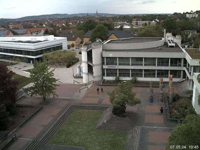 Foto der Webcam: Verwaltungsgebäude, Innenhof mit Audimax, Hörsaal-Gebäude 1