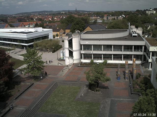 Foto der Webcam: Verwaltungsgebäude, Innenhof mit Audimax, Hörsaal-Gebäude 1