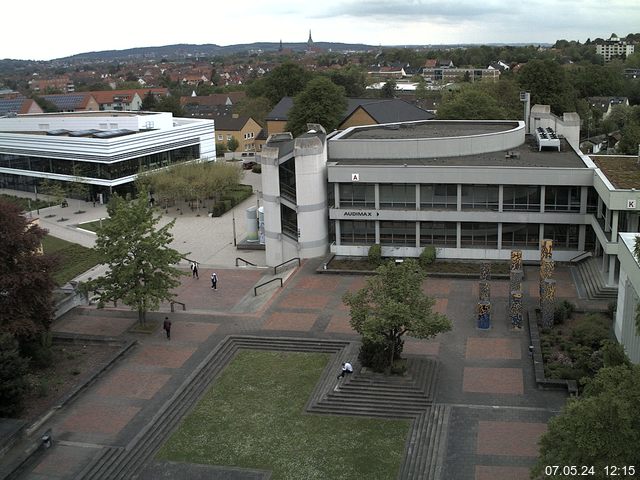 Foto der Webcam: Verwaltungsgebäude, Innenhof mit Audimax, Hörsaal-Gebäude 1