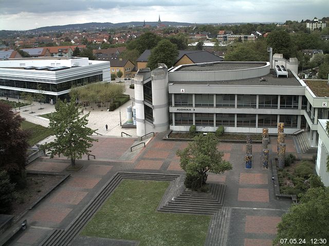 Foto der Webcam: Verwaltungsgebäude, Innenhof mit Audimax, Hörsaal-Gebäude 1