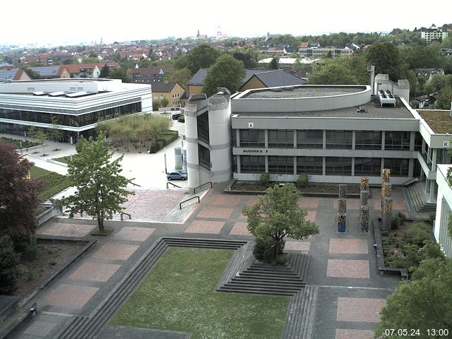 Foto der Webcam: Verwaltungsgebäude, Innenhof mit Audimax, Hörsaal-Gebäude 1