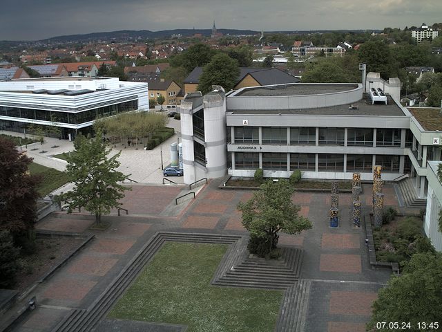 Foto der Webcam: Verwaltungsgebäude, Innenhof mit Audimax, Hörsaal-Gebäude 1