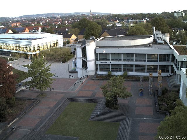 Foto der Webcam: Verwaltungsgebäude, Innenhof mit Audimax, Hörsaal-Gebäude 1