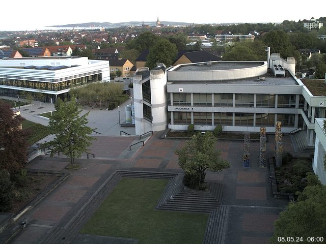 Foto der Webcam: Verwaltungsgebäude, Innenhof mit Audimax, Hörsaal-Gebäude 1