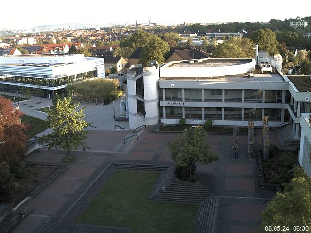 Foto der Webcam: Verwaltungsgebäude, Innenhof mit Audimax, Hörsaal-Gebäude 1