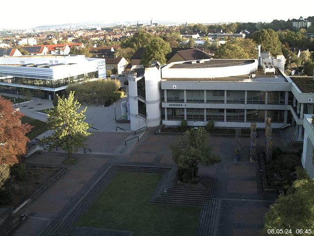 Foto der Webcam: Verwaltungsgebäude, Innenhof mit Audimax, Hörsaal-Gebäude 1