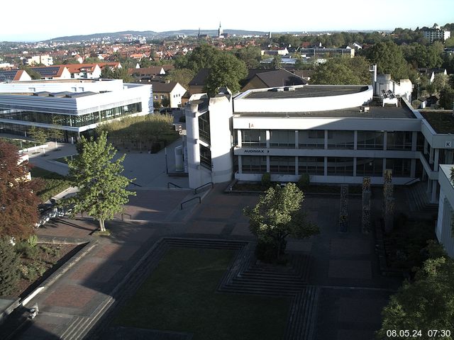 Foto der Webcam: Verwaltungsgebäude, Innenhof mit Audimax, Hörsaal-Gebäude 1